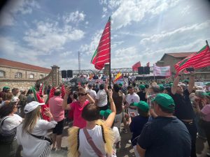 Concentración, frente a la estación de tren en Zamora